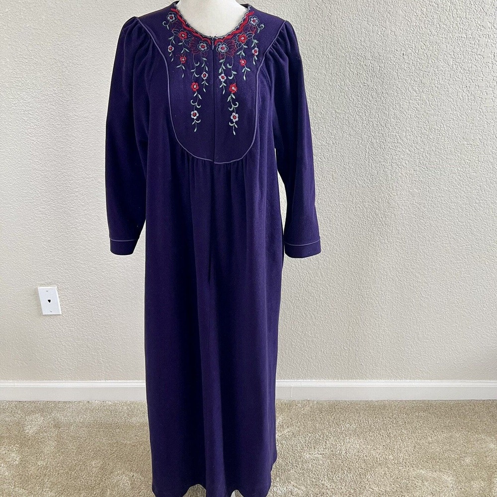 Vtg Vanity Fair Purple Small Velour Fleece Robe Housecoat Pockets Embroidery
